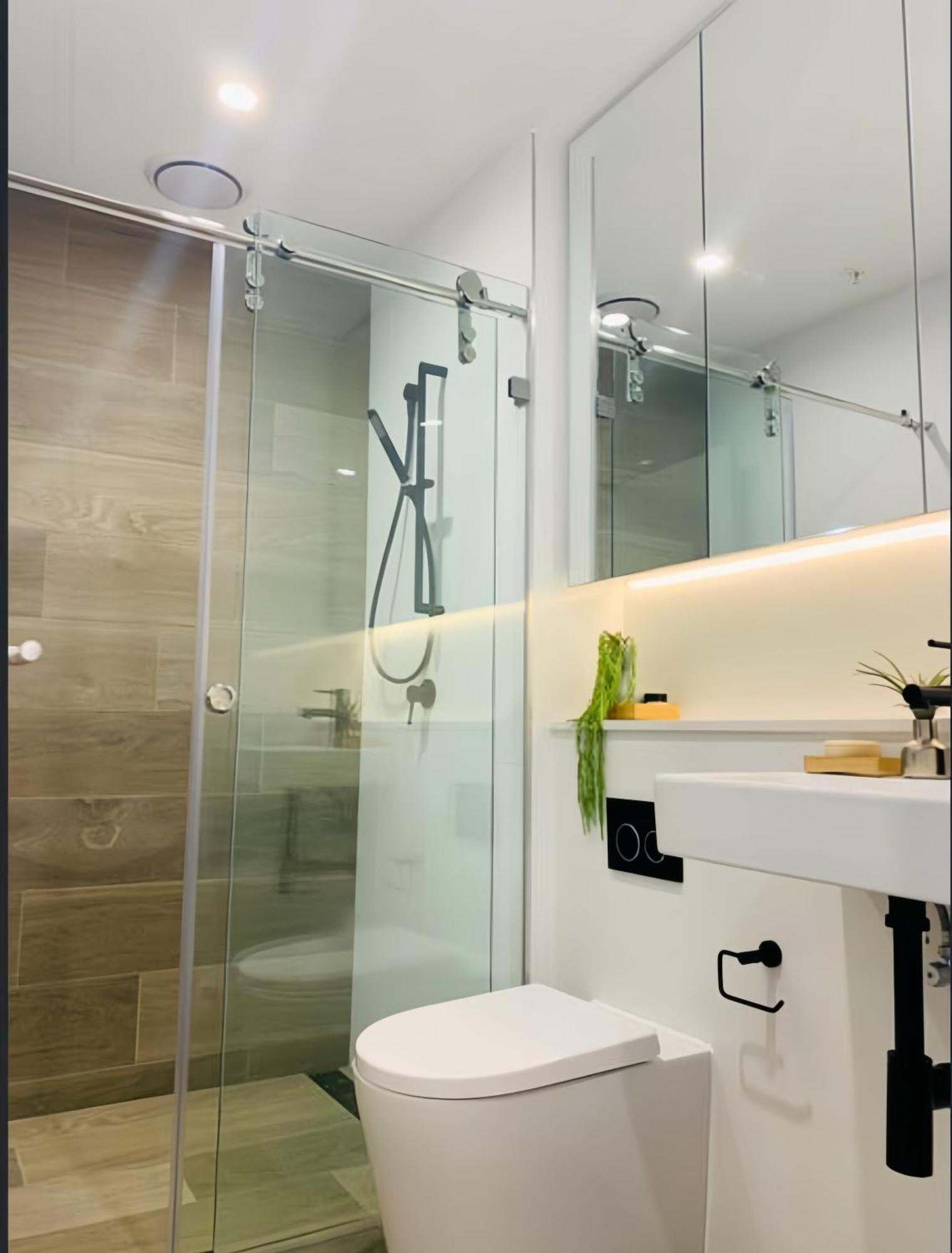 Arty Spacious Ensuite Close Airport, Uts And Cbd